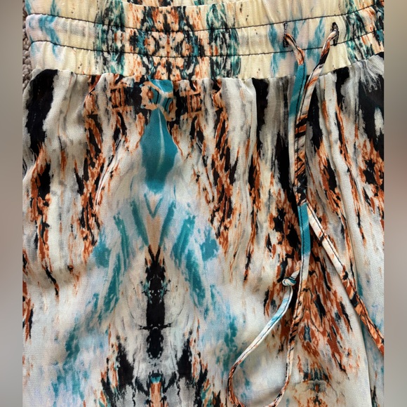 GUESS Wide-Leg Patterned Pants - Picture 2 of 9